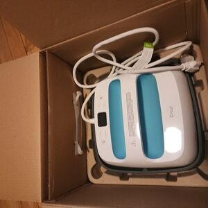 ***LIKE NEW***Cricut Heat Press with Blue Accents(Used Once)
